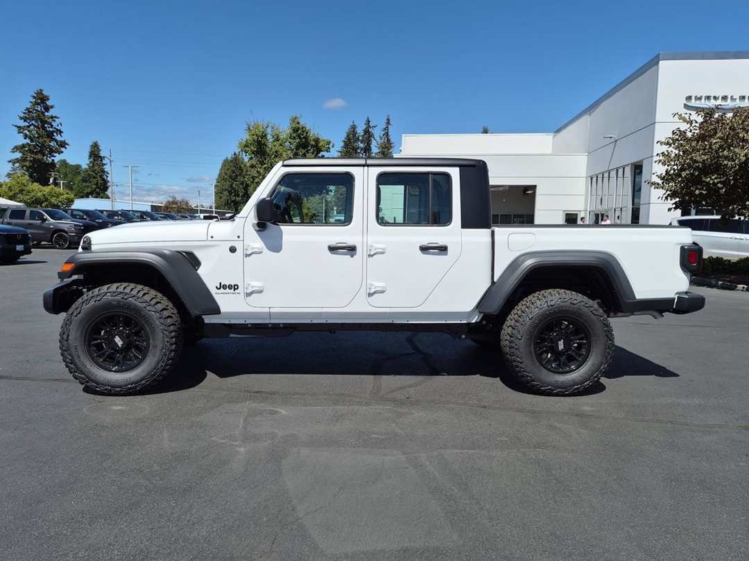2026 Jeep Gladiator Sport - Image 3