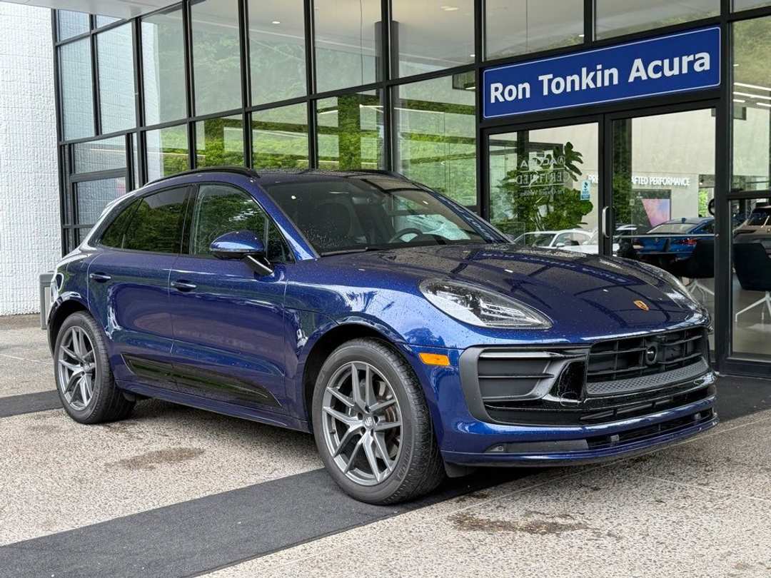 2025 Porsche Macan T - Image 2