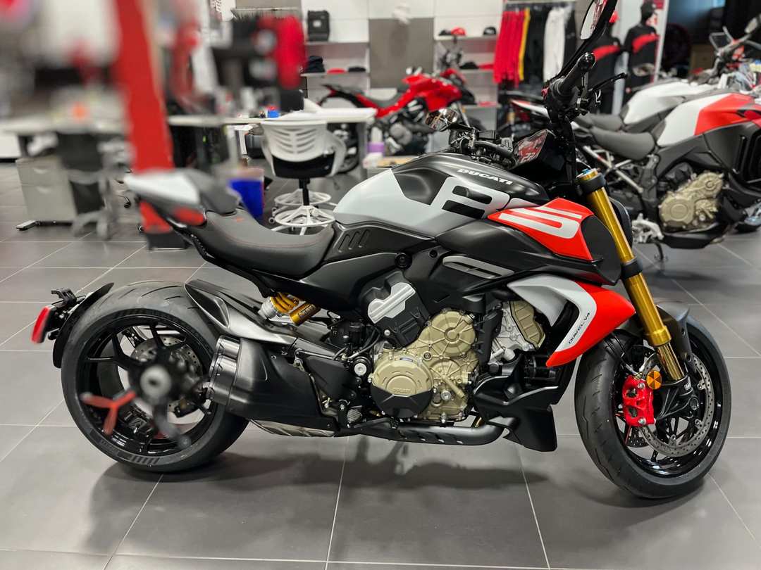 2026 Ducati Diavel V4 Rs - Image 3