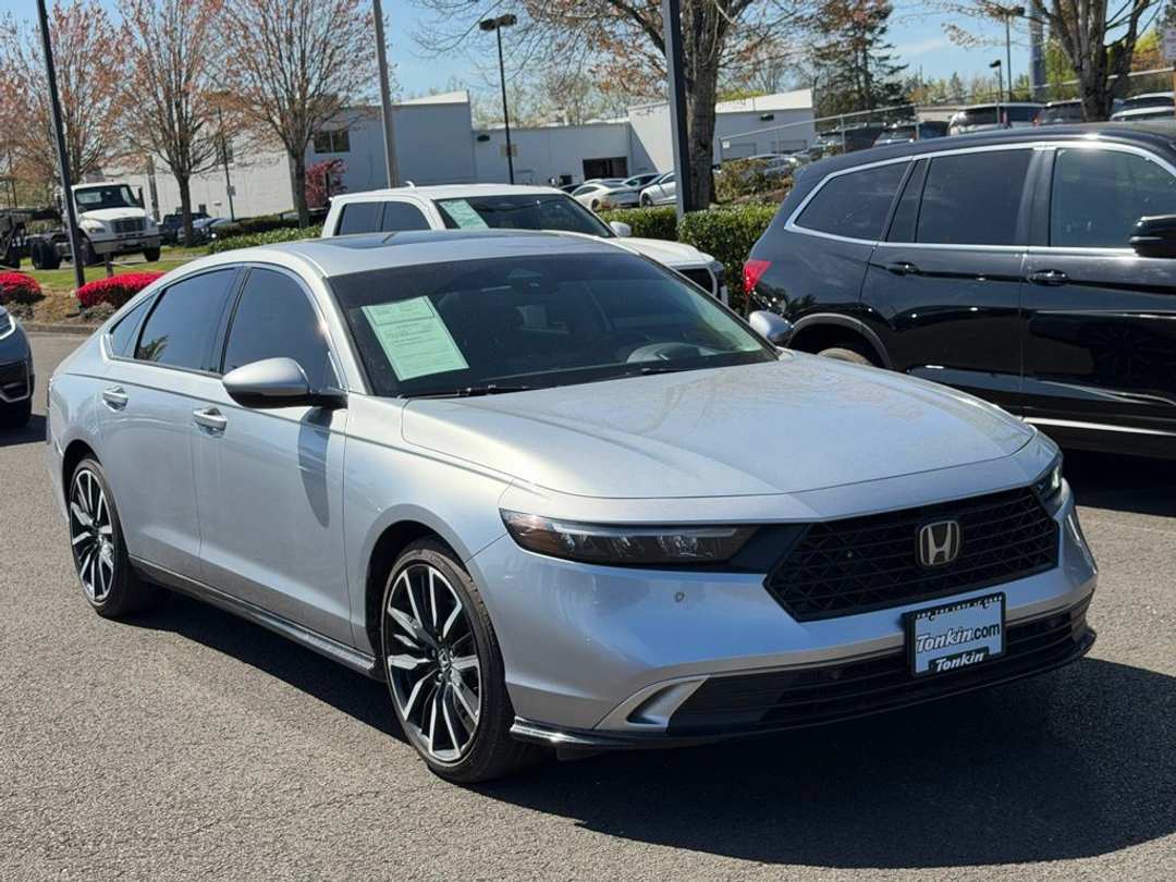 2024 Honda Accord Hybrid Touring - Image 2