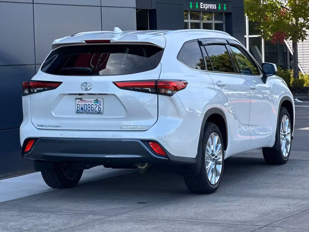 2021 Toyota Highlander Limited - Image 3