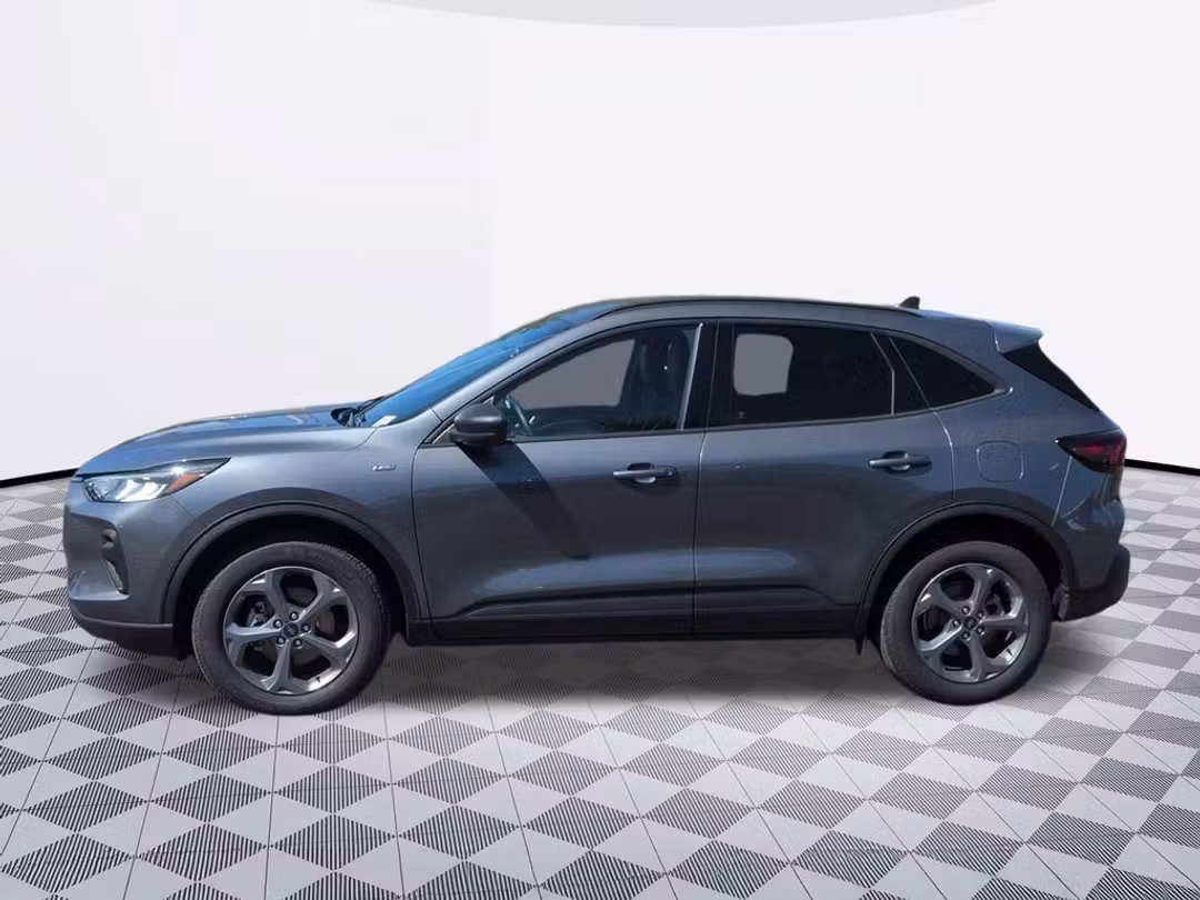 2025 Ford Escape STLine - Image 2