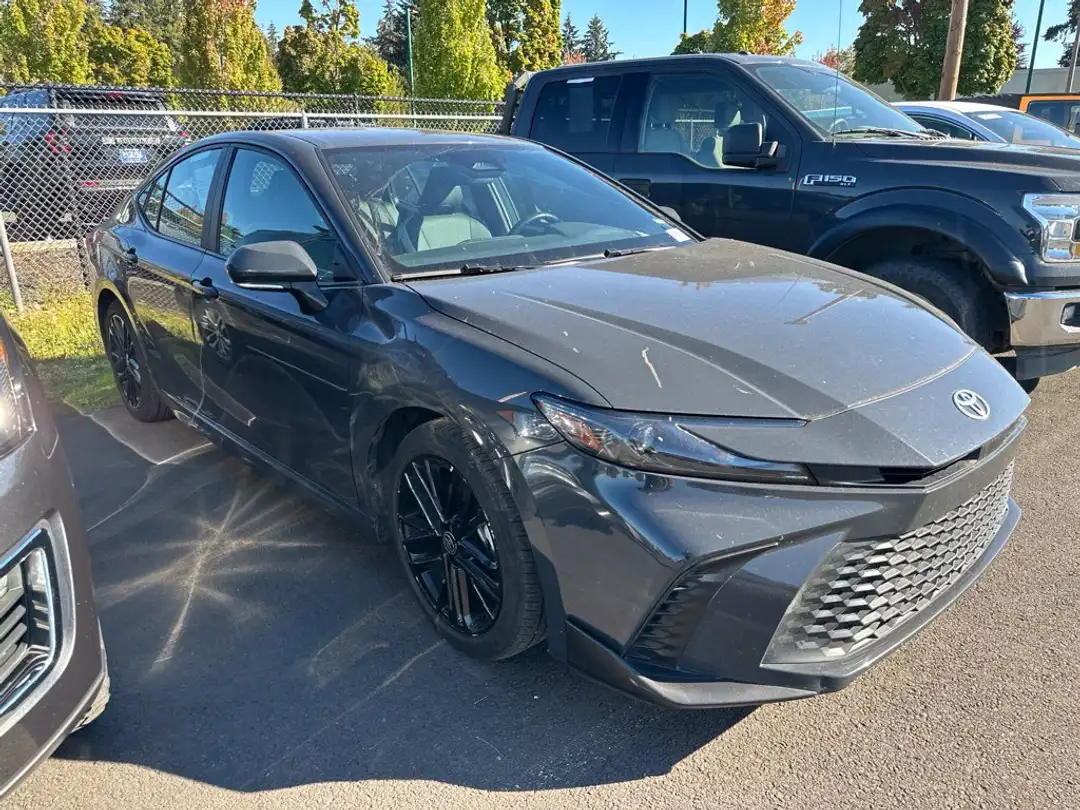 2025 Toyota Camry SE - Image 3