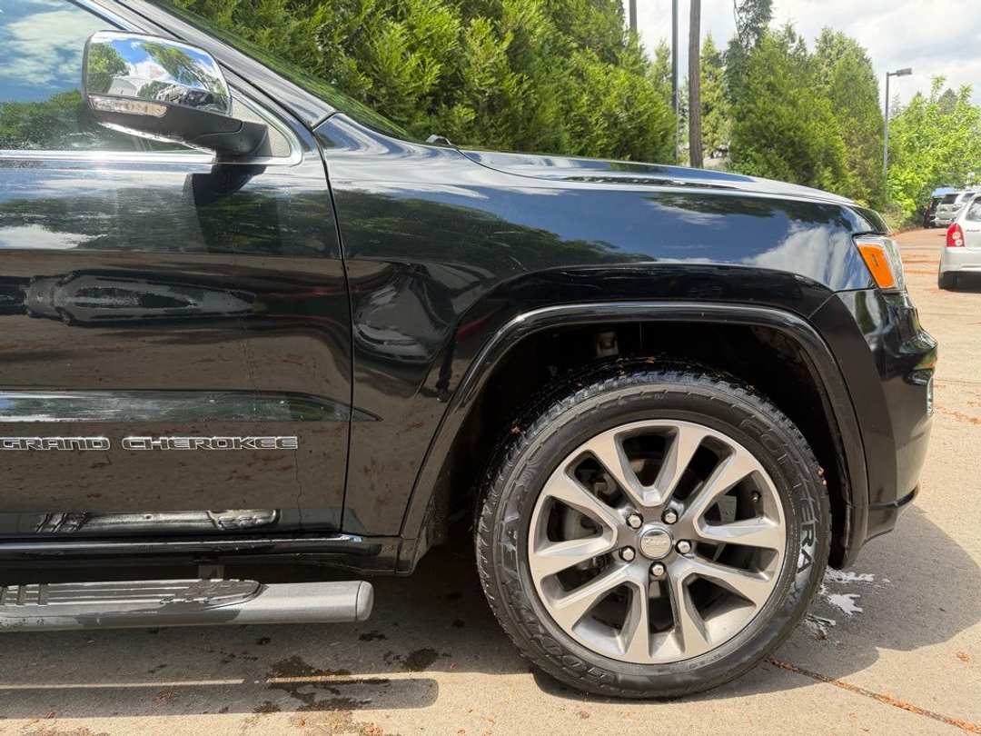 2018 Jeep Grand Cherokee Overland - Image 3