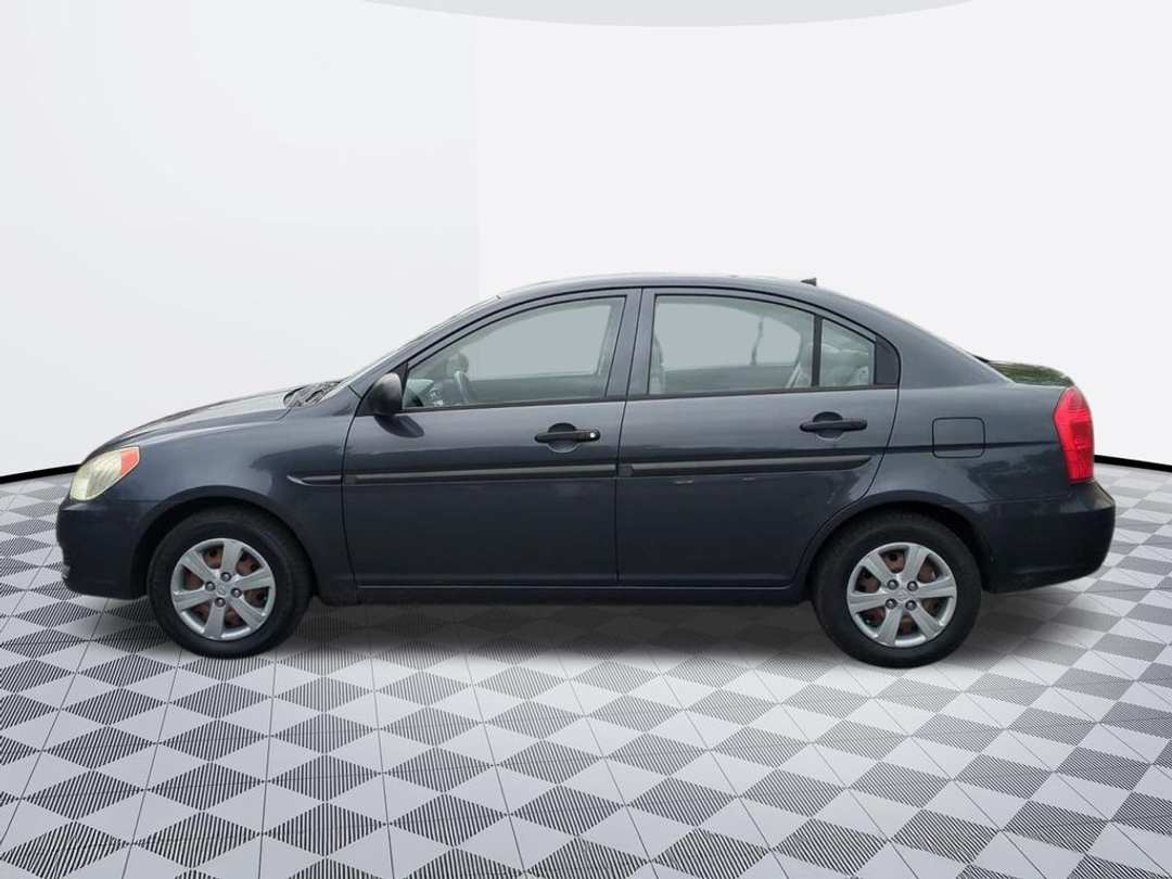 2009 Hyundai Accent GLS - Image 3