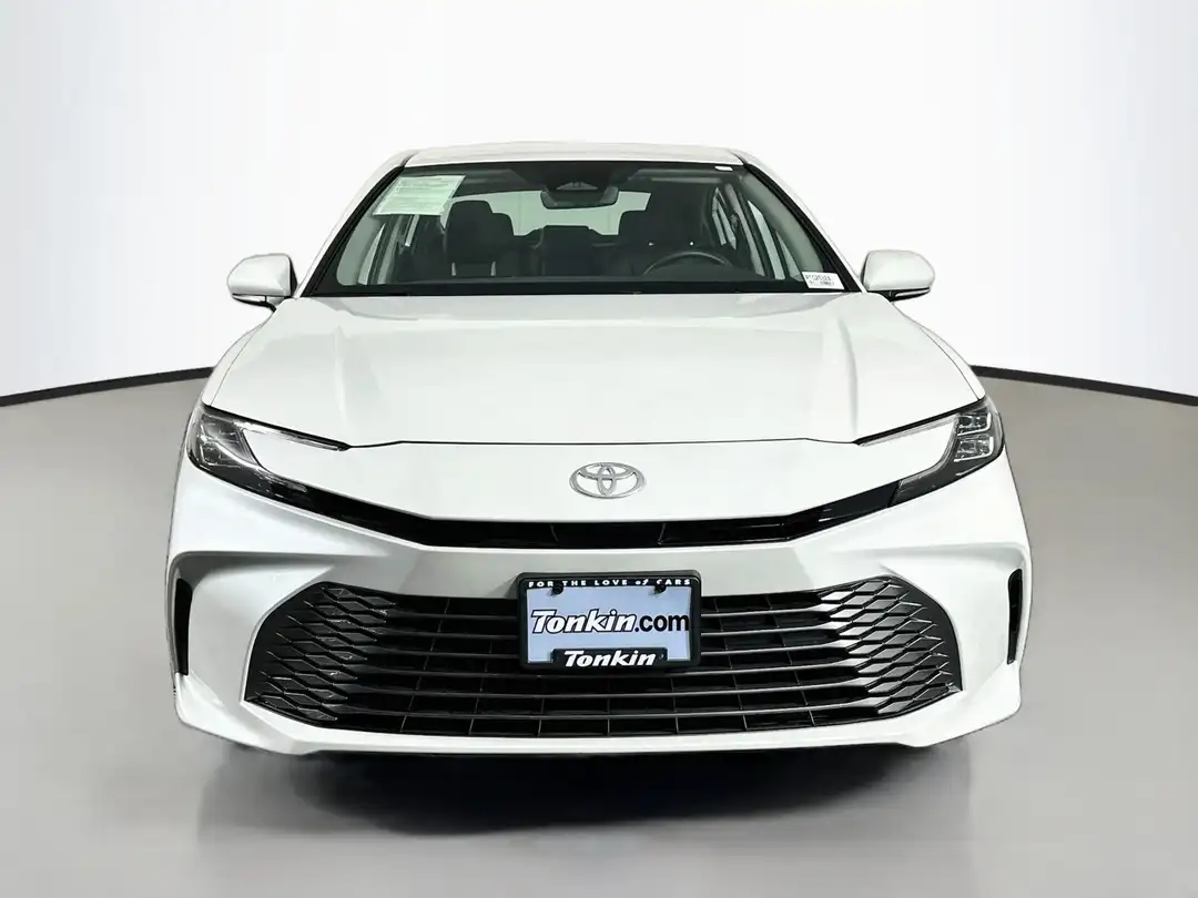 2025 Toyota Camry XLE - Image 2