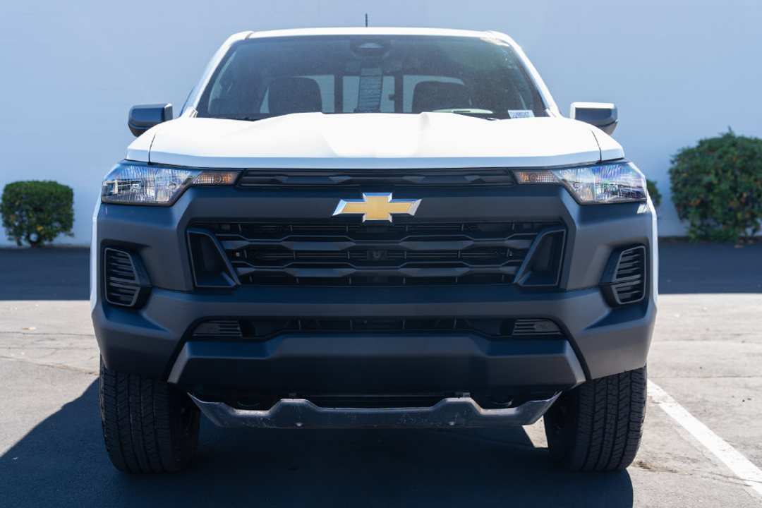 2026 Chevrolet Colorado Work - Image 2