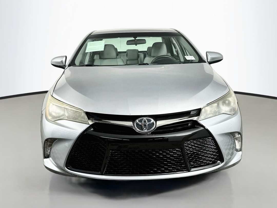 2016 Toyota Camry SE - Image 2