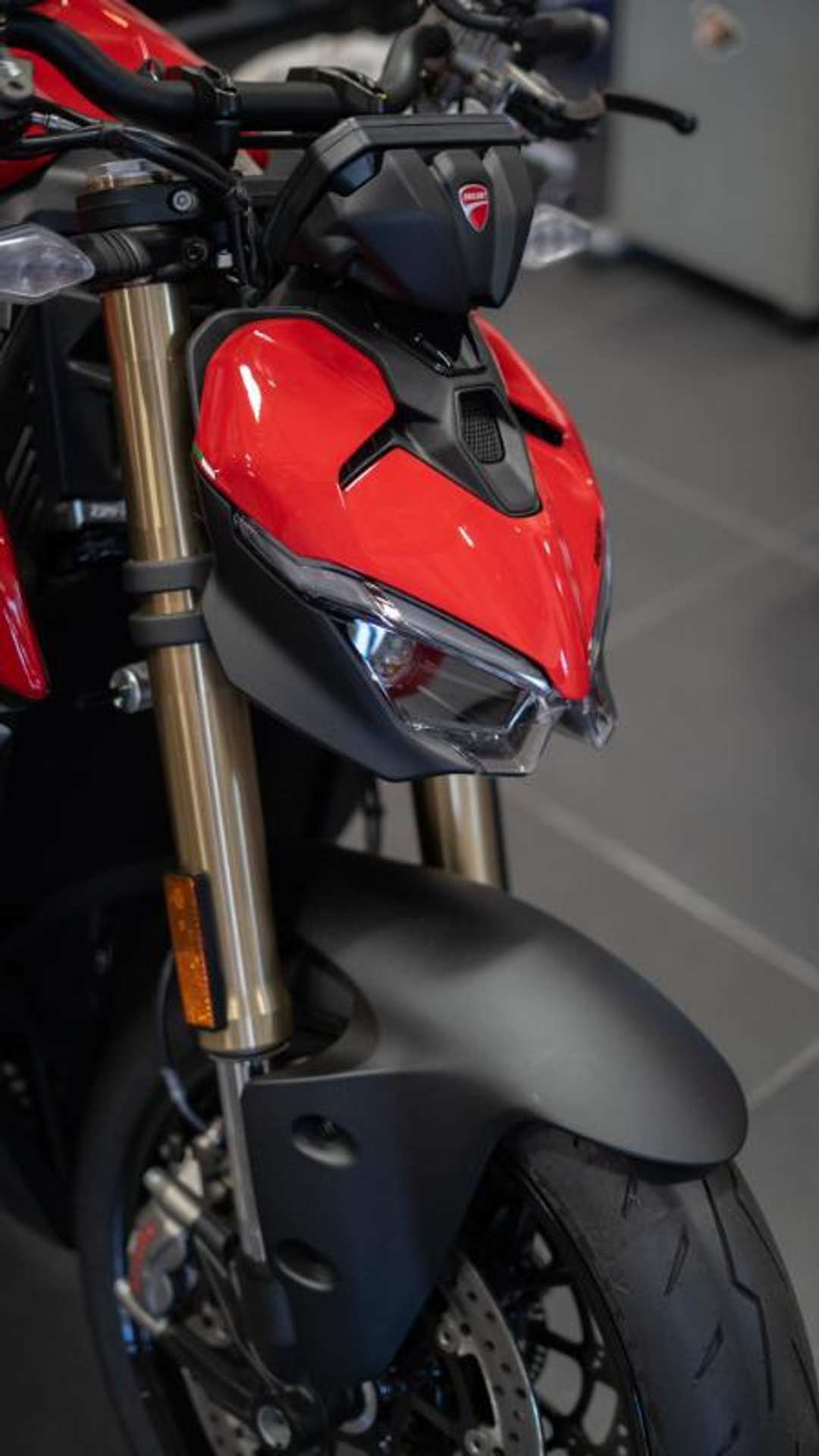 2026 Ducati Streetfighter V2 - Image 2