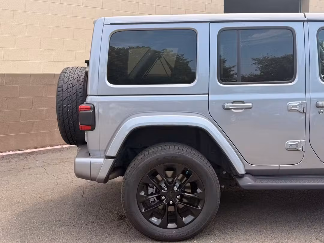 2021 Jeep Wrangler Unlimited Sahara High Altitude - Image 3
