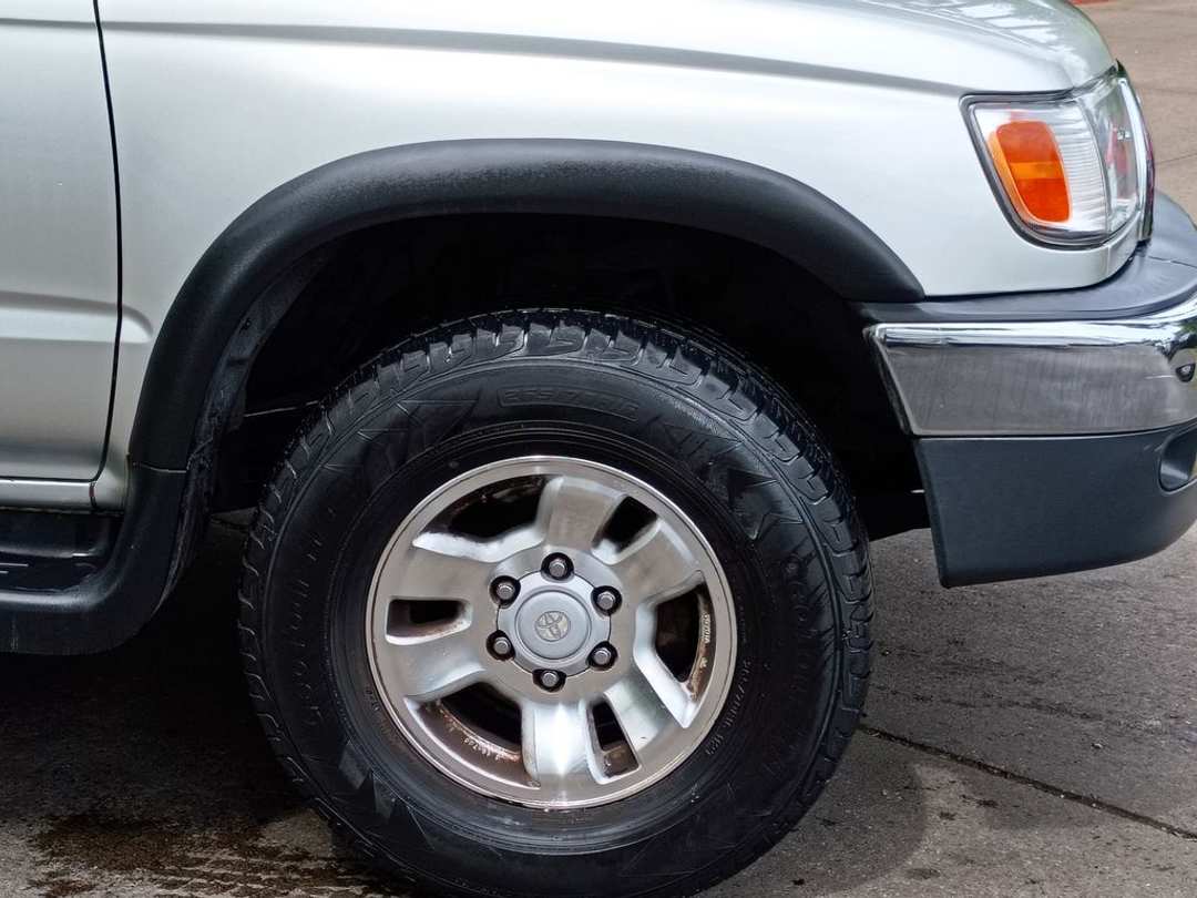 2000 Toyota 4Runner SR5 - Image 2
