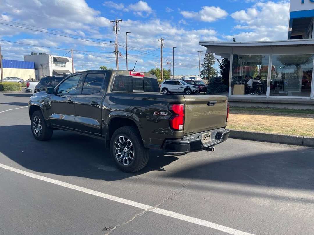 2024 Chevrolet Colorado Z71 - Image 3