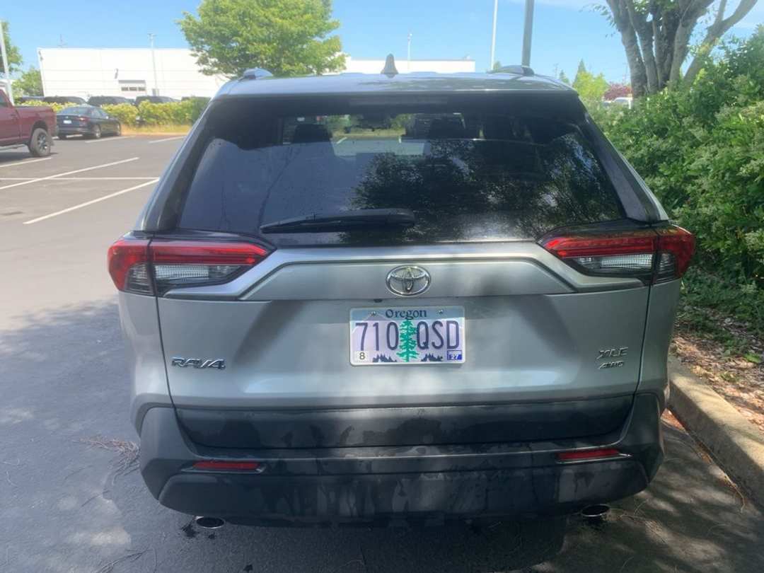 2022 Toyota Rav4 XLE - Image 3