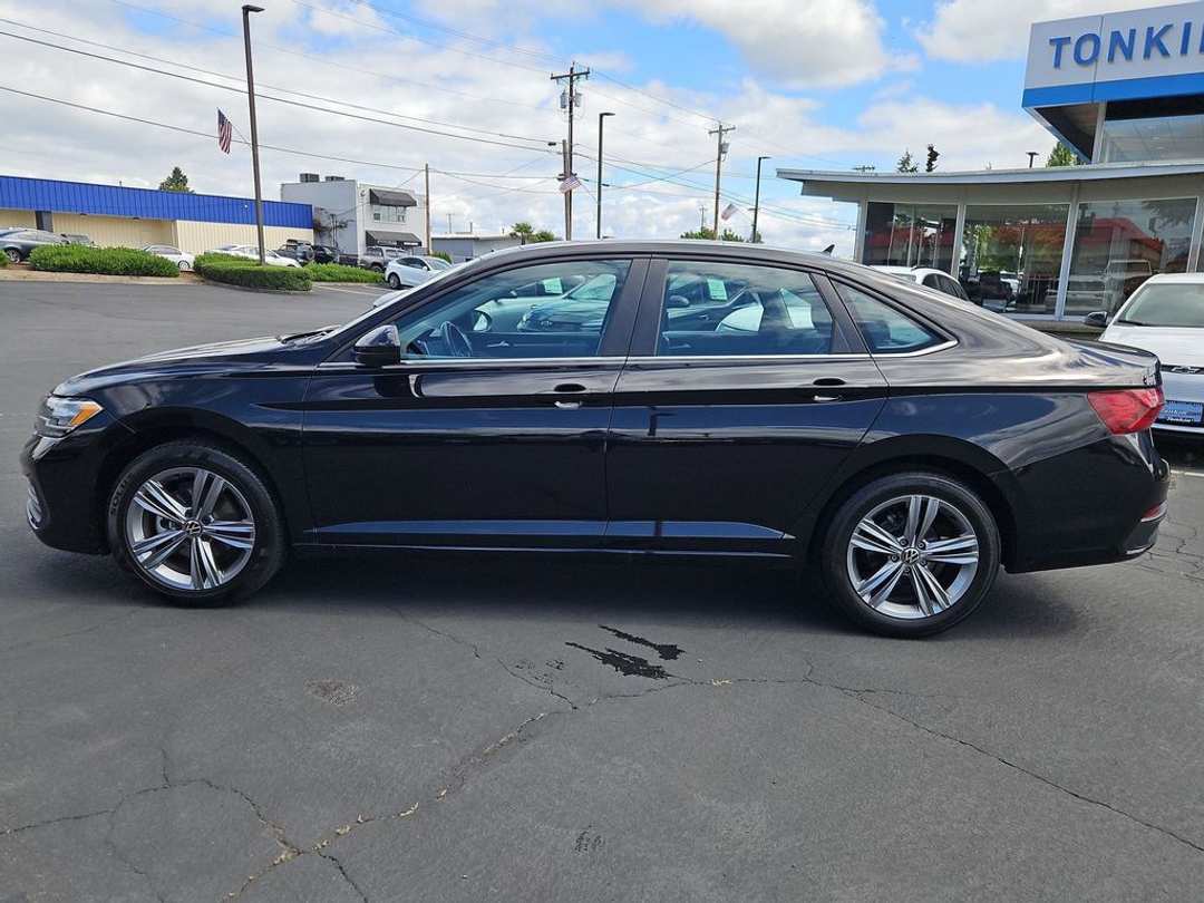 2024 Volkswagen Jetta 1.5T SE - Image 3