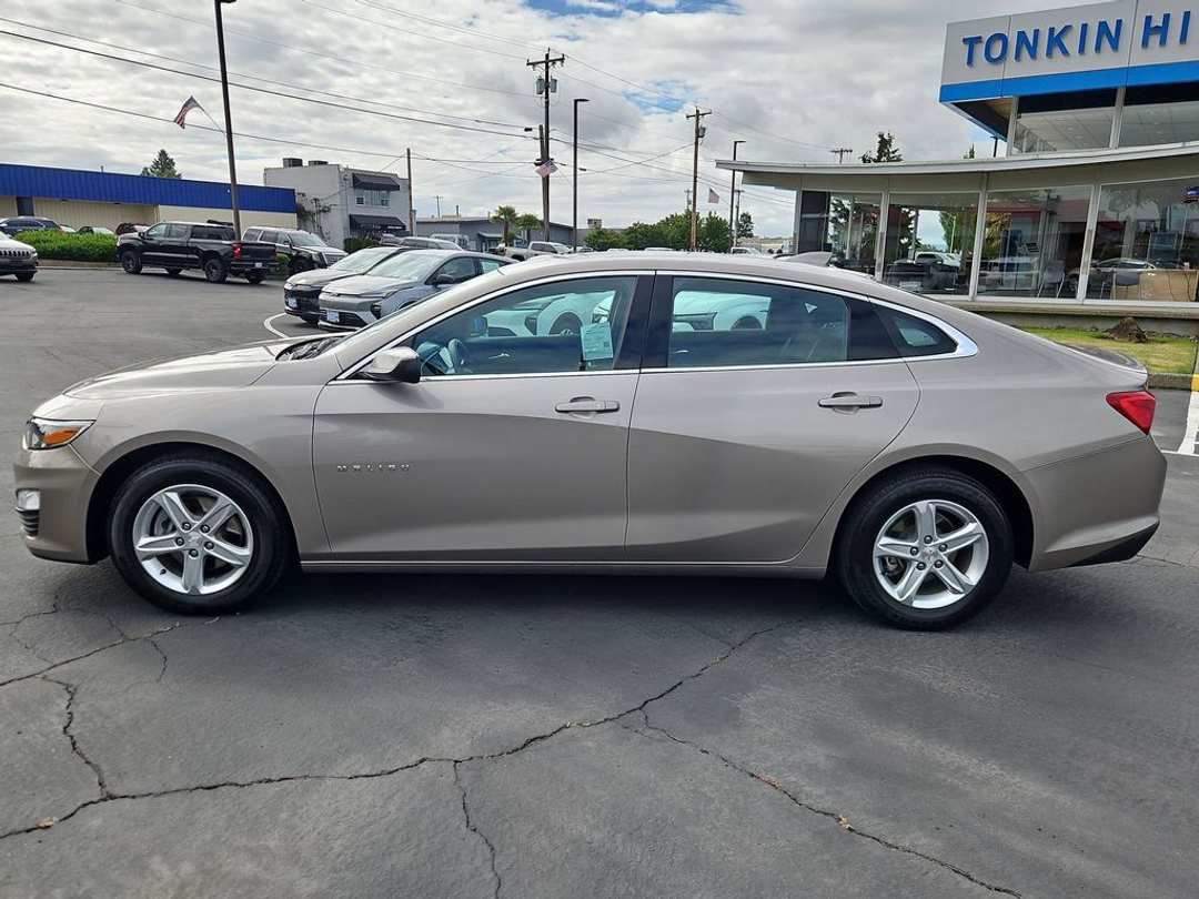 2024 Chevrolet Malibu LT - Image 3
