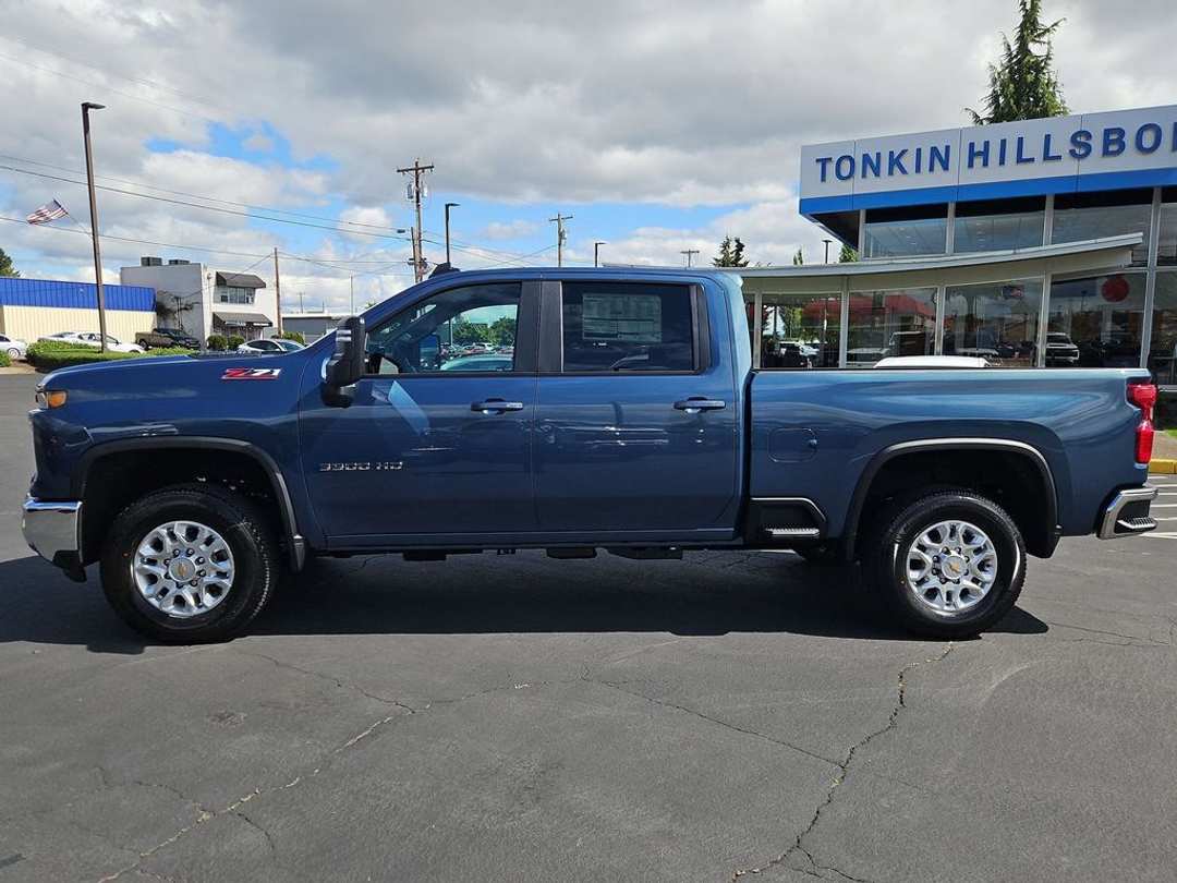 2026 Chevrolet Silverado 3500Hd LT - Image 3