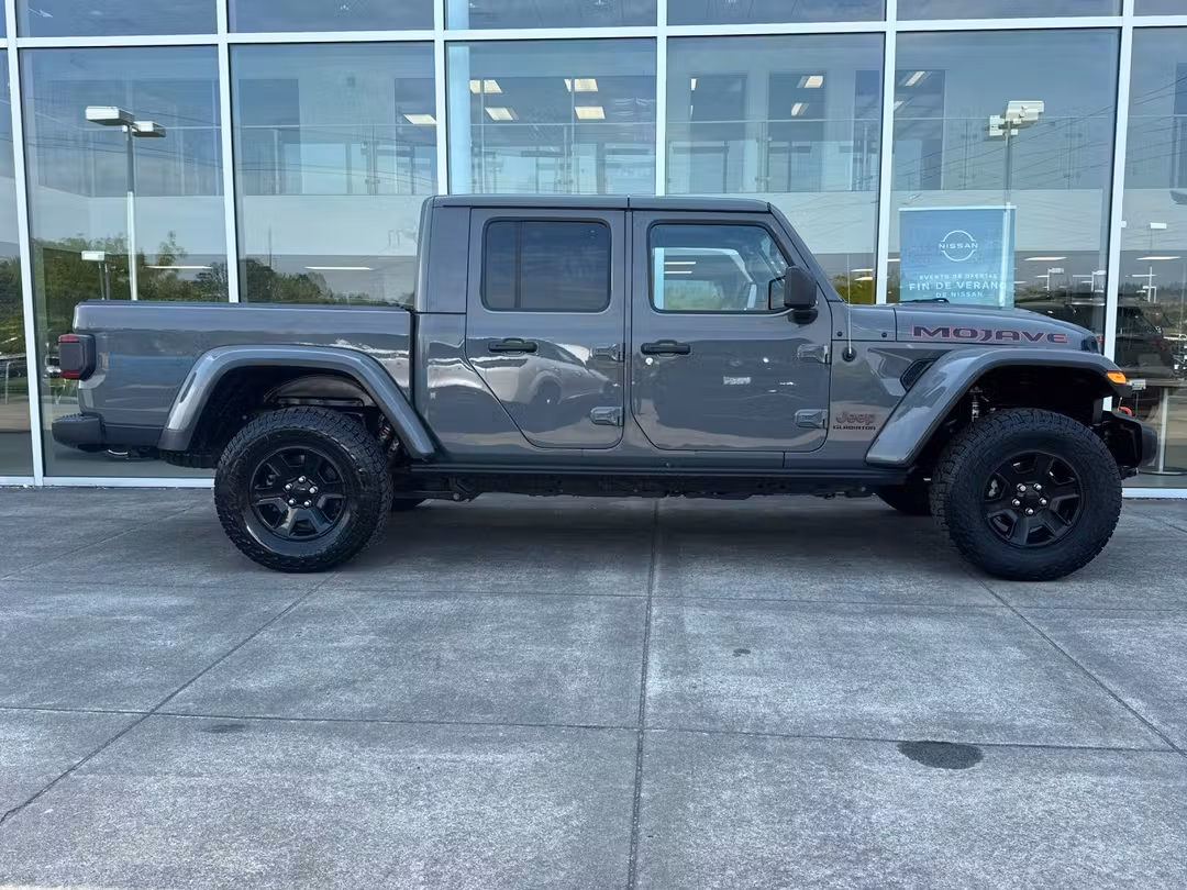 2021 Jeep Gladiator Mojave - Image 2