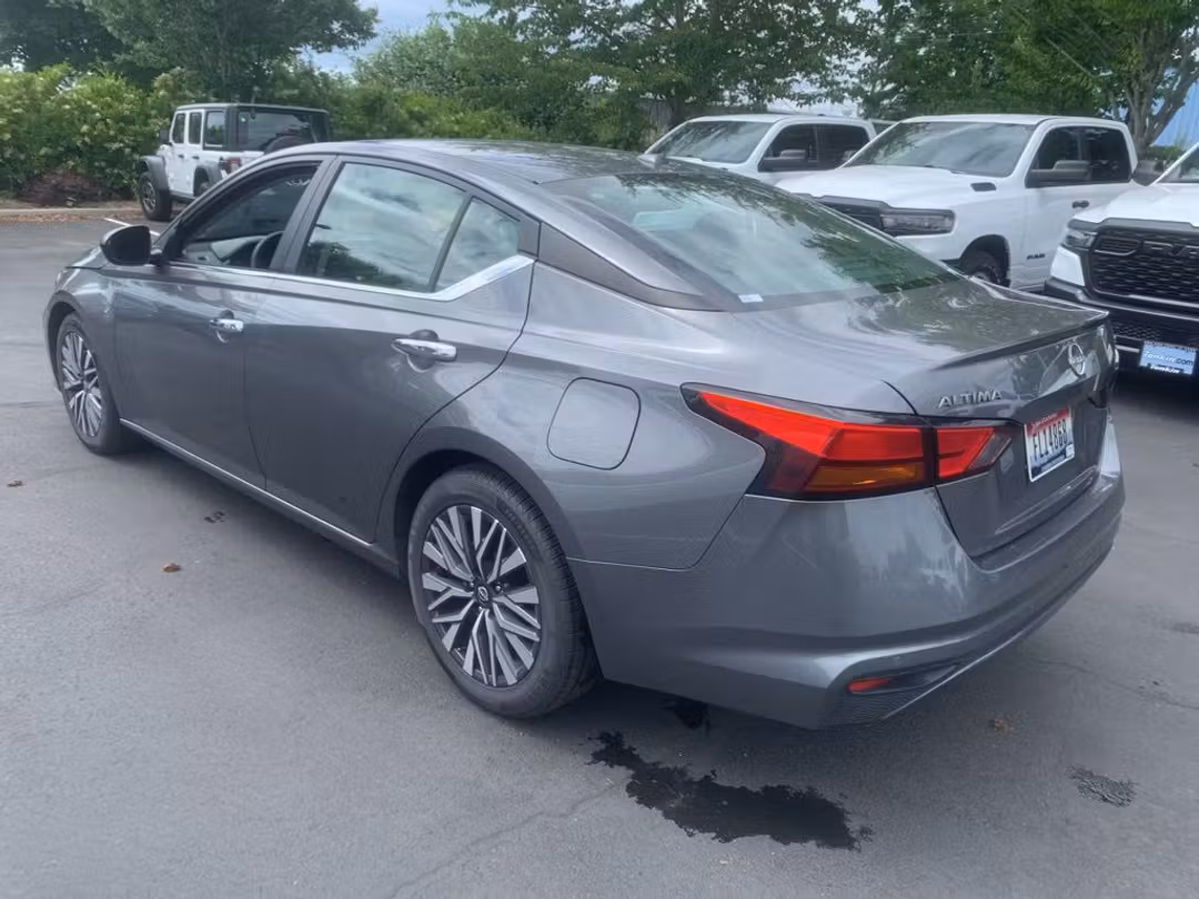 2024 Nissan Altima 2.5 SV - Image 2