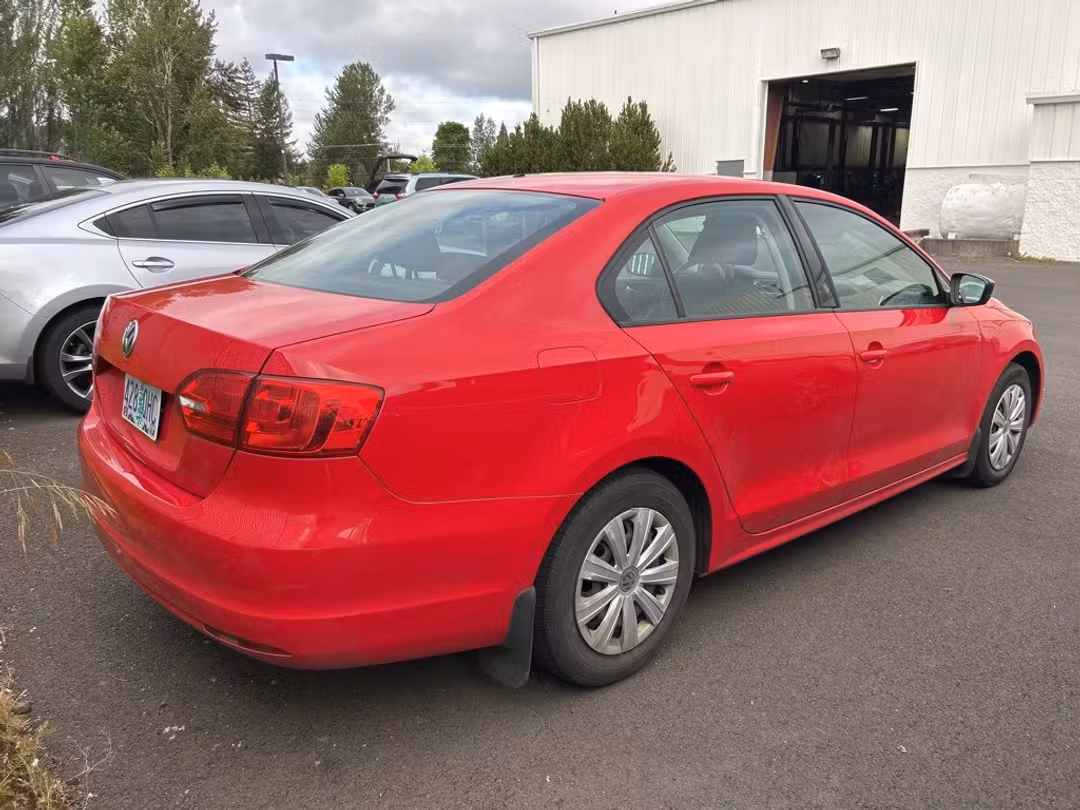 2014 Volkswagen Jetta 2.0L S - Image 2