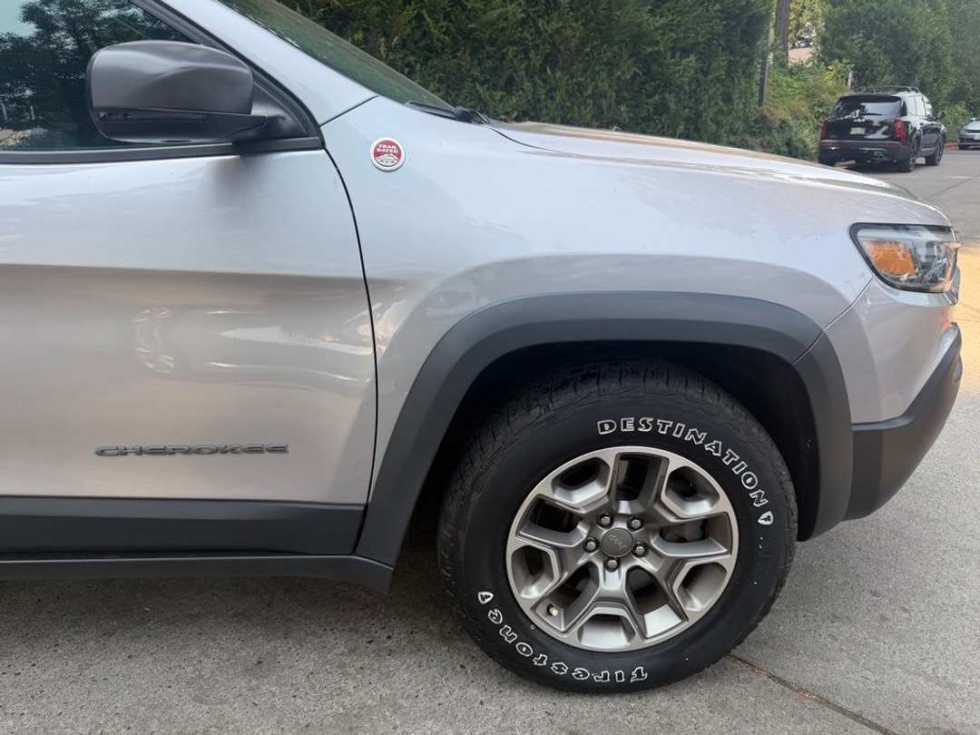 2020 Jeep Cherokee Trailhawk - Image 3