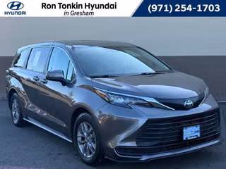 2024 Toyota Sienna LE