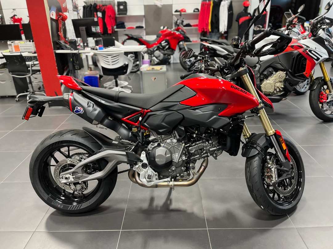 2026 Ducati Hypermotard V2 - Image 3