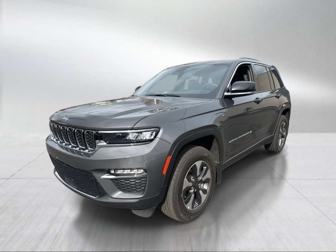 2025 Jeep Grand Cherokee 4xe - Image 2