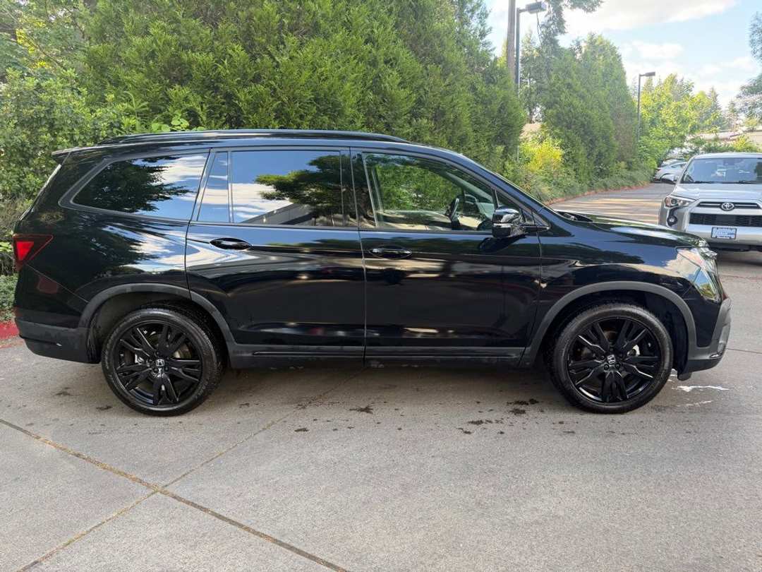2021 Honda Pilot Black Edition - Image 2