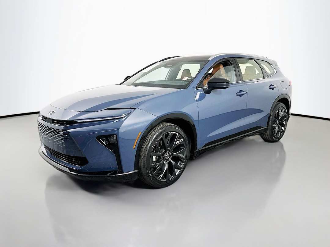2025 Toyota Crown Signia Limited - Image 3