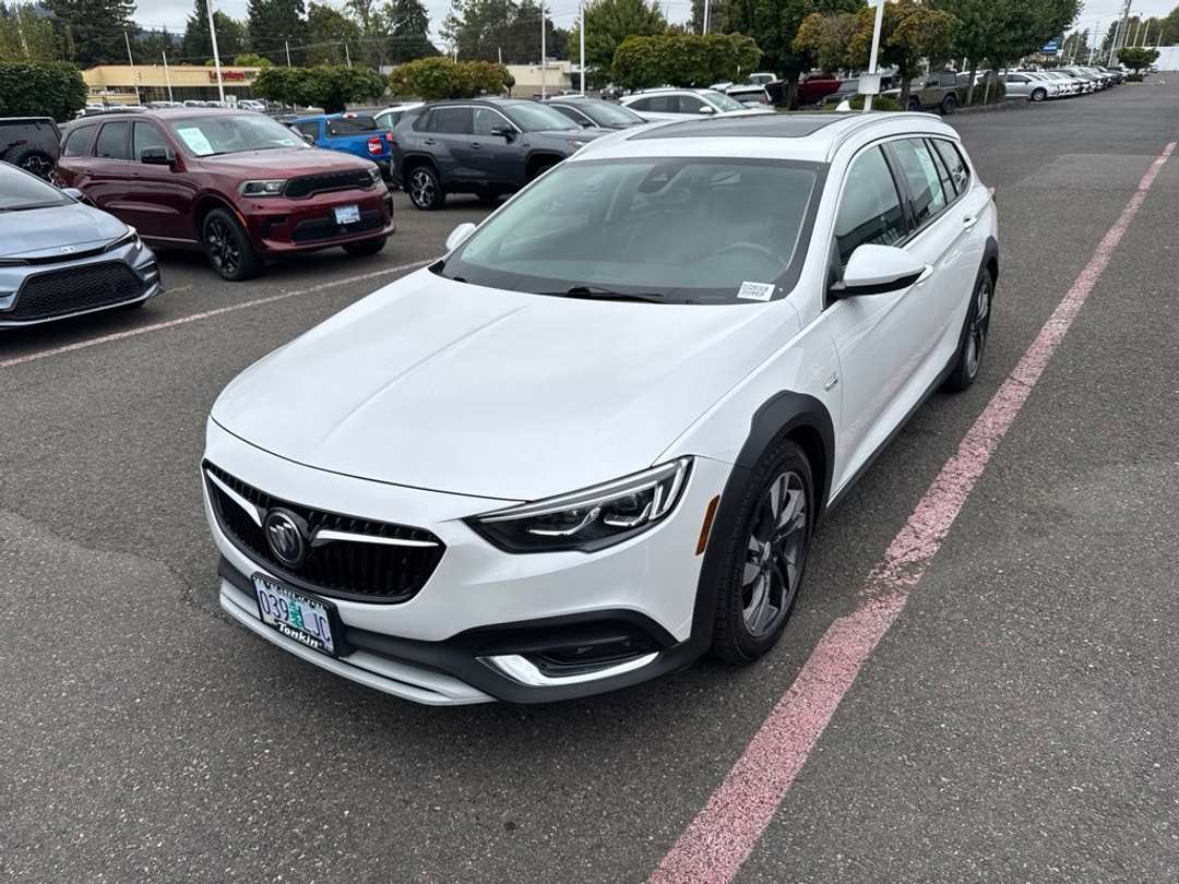 2018 Buick Regal Tourx Essence - Image 3