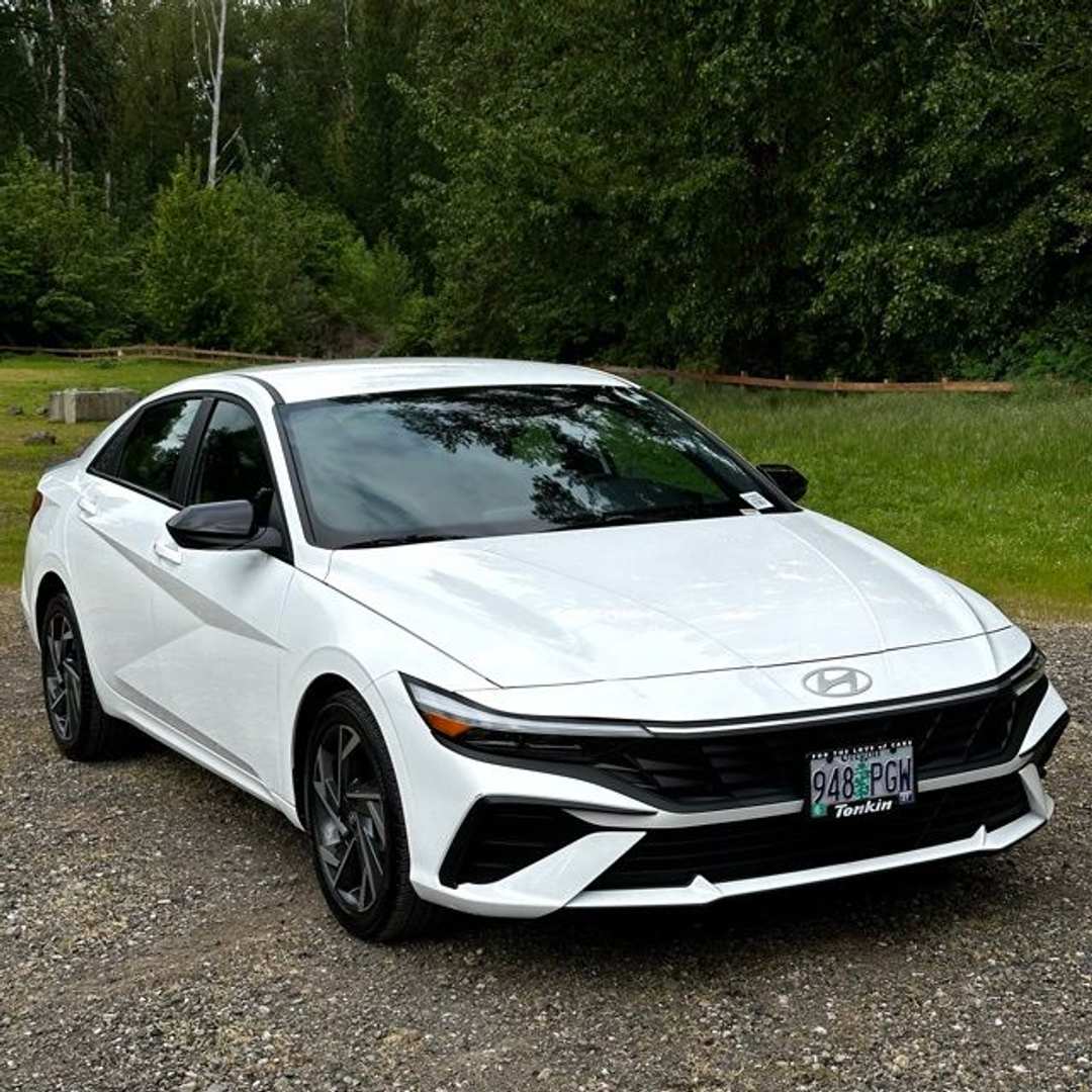 2025 Hyundai Elantra SEL Sport - Image 2