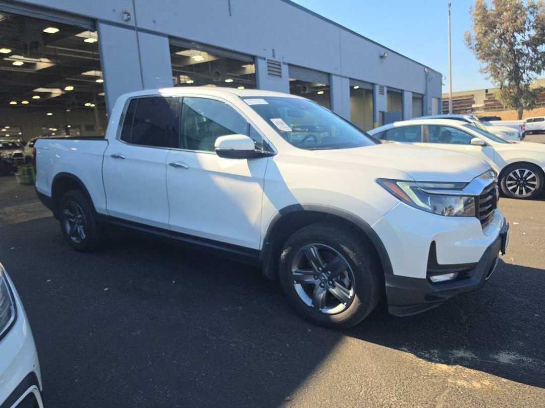 2023 Honda Ridgeline RTLE - Image 2