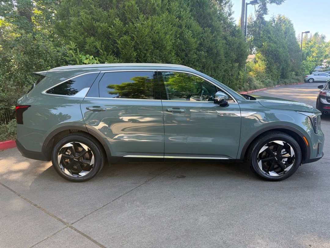 2025 Kia Sorento Hybrid SX Prestige - Image 2
