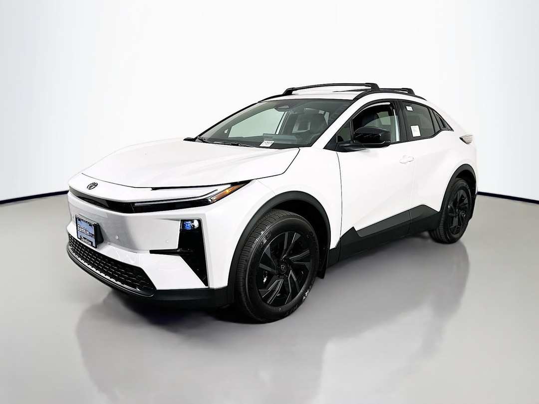 2026 Toyota C-Hr SE - Image 3