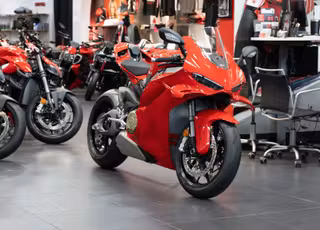 2026 Ducati Panigale V4 - Demo