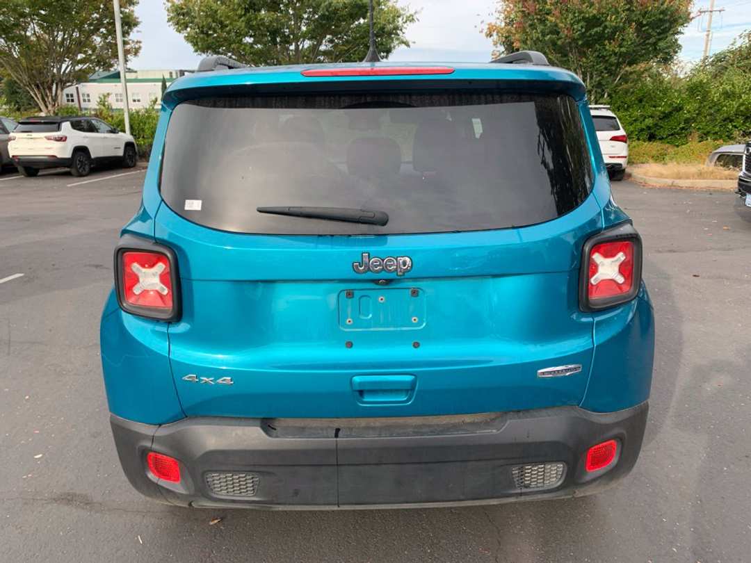 2022 Jeep Renegade Latitude - Image 3