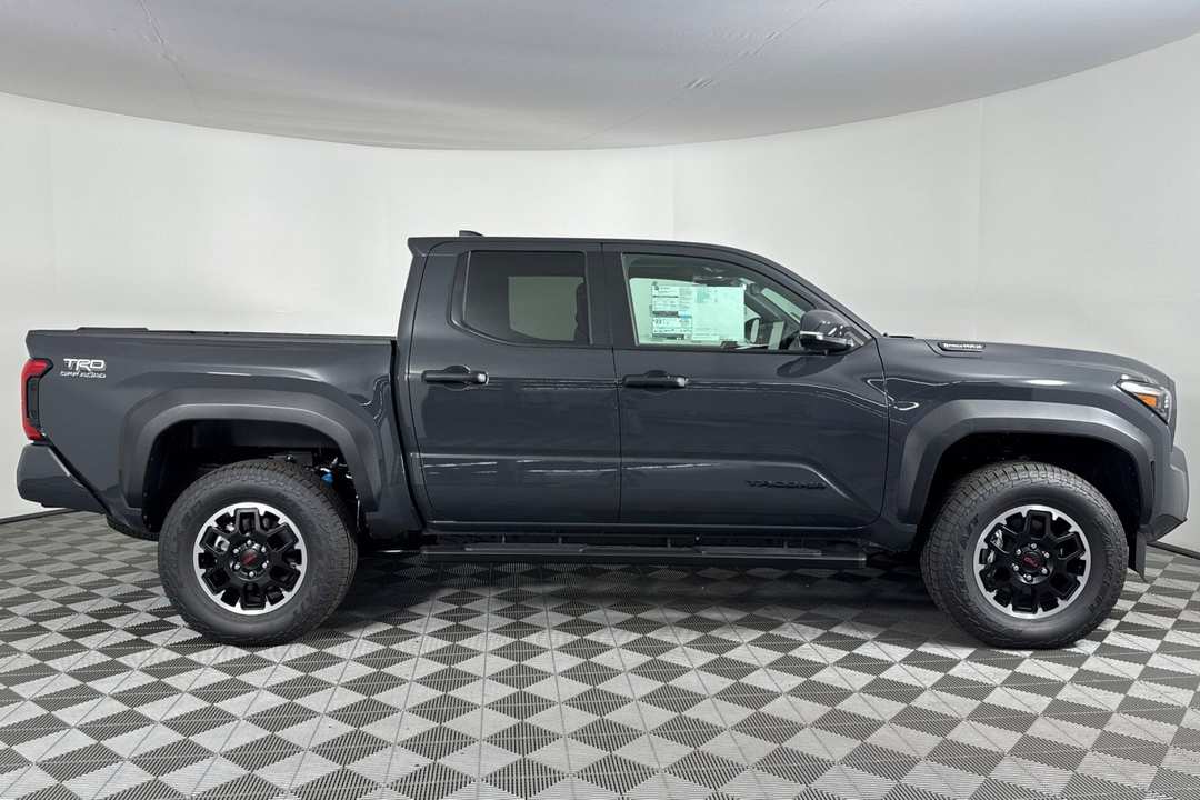 2025 Toyota Tacoma Hybrid TRD Off Road - Image 3