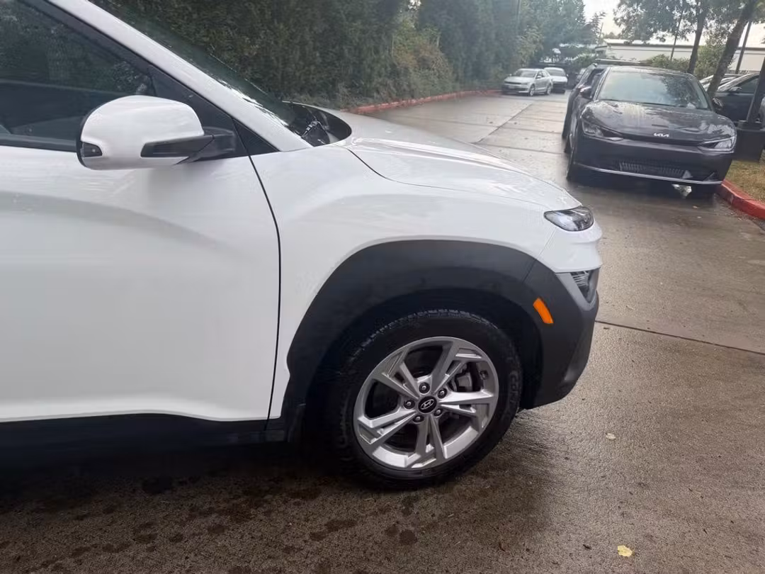 2022 Hyundai Kona SEL - Image 3