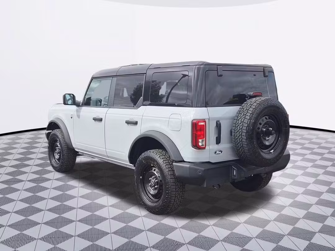 2026 Ford Bronco Big Bend - Image 3