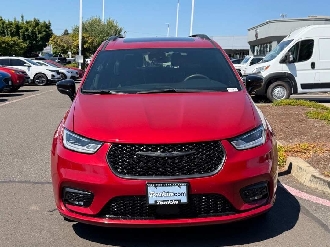 2025 Chrysler Pacifica Limited - Image 3