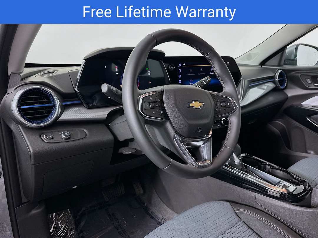2025 Chevrolet Trax LT - Photo 10