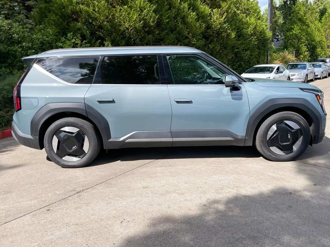 2026 Kia Ev9 GTLine - Image 3