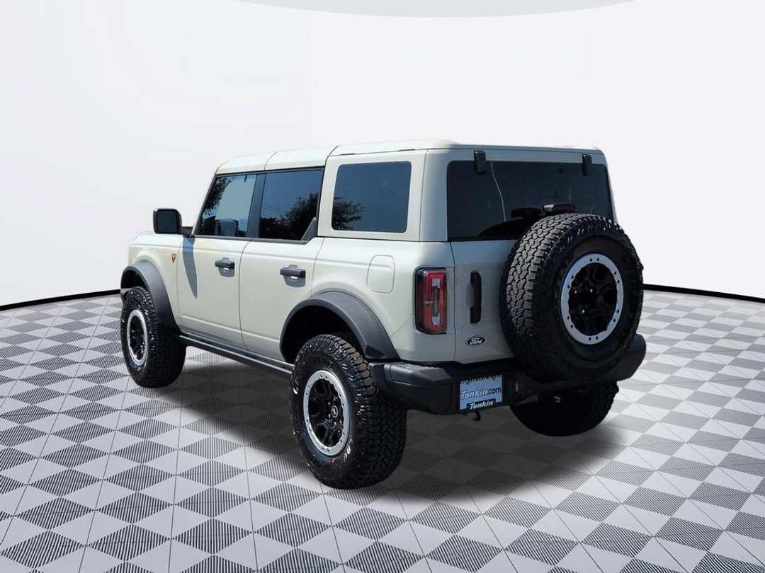 2026 Ford Bronco Badlands - Image 3
