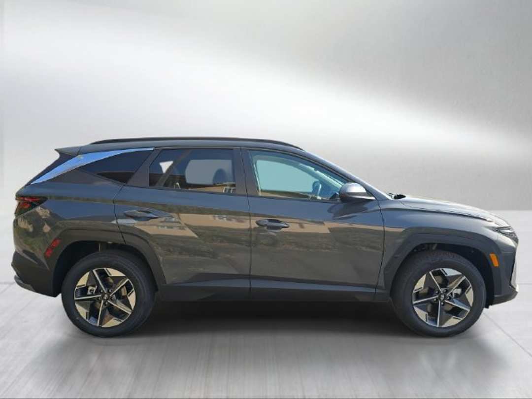 2026 Hyundai Tucson Hybrid SEL - Image 2