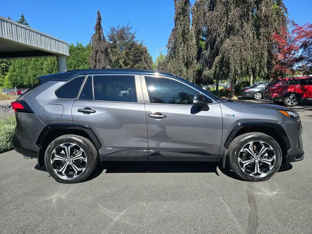 2024 Toyota Rav4 Prime XSE - Image 3