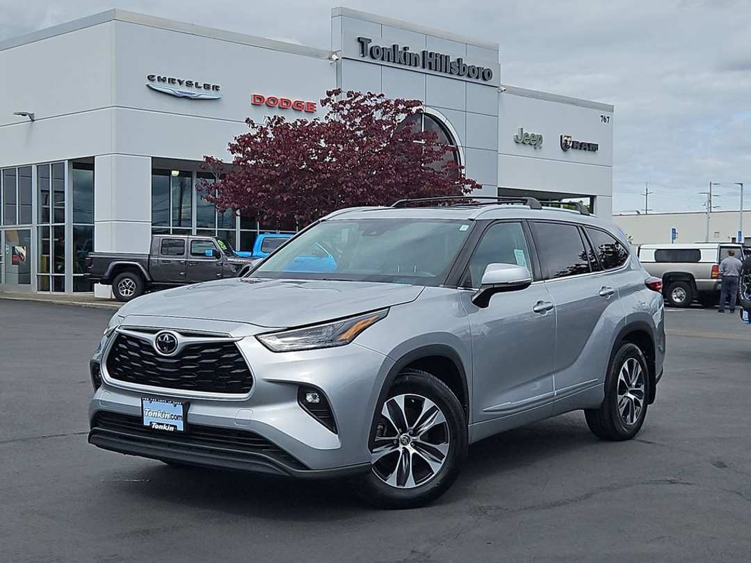 2022 Toyota Highlander XLE - Image 2