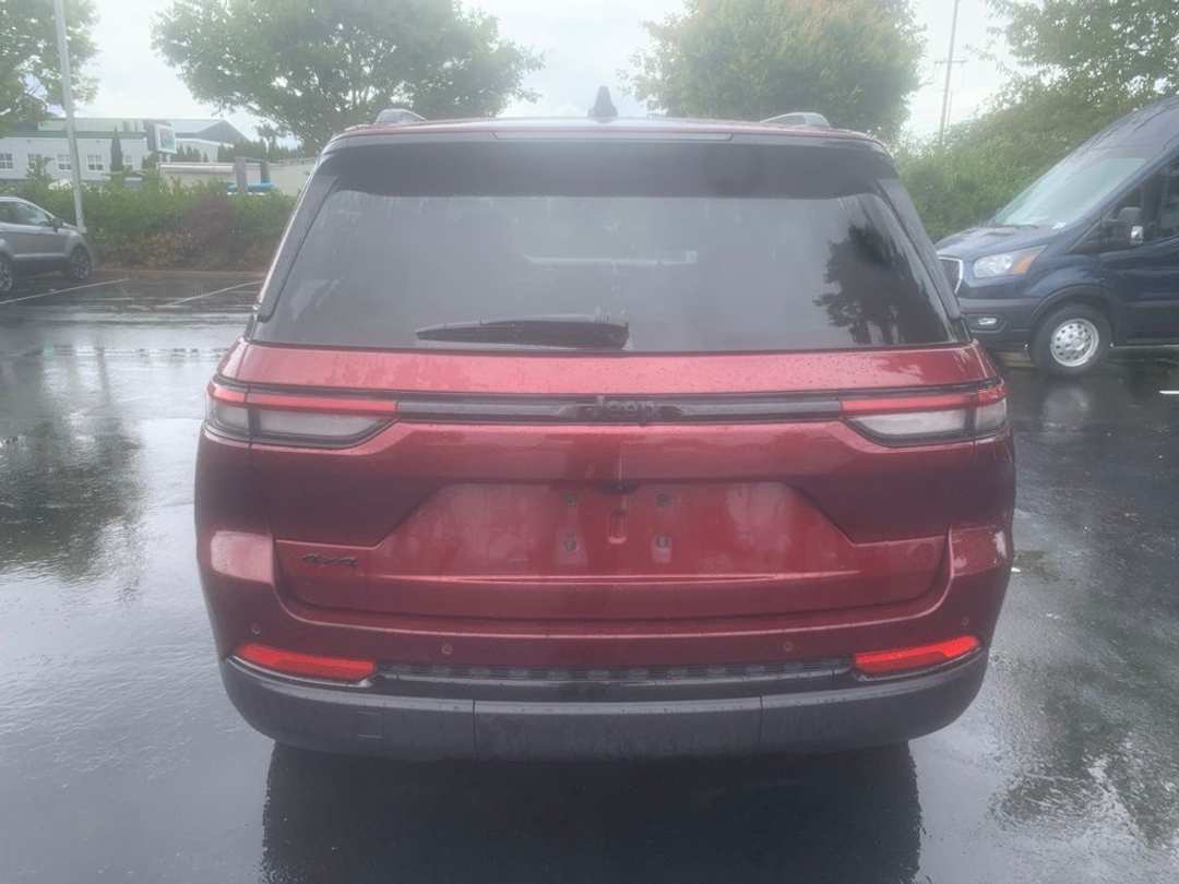 2025 Jeep Grand Cherokee Altitude - Image 3