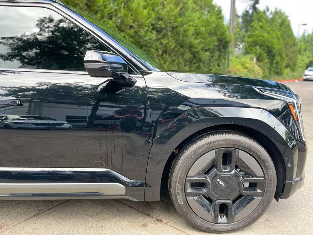 2024 Kia Ev9 GTLine - Image 2