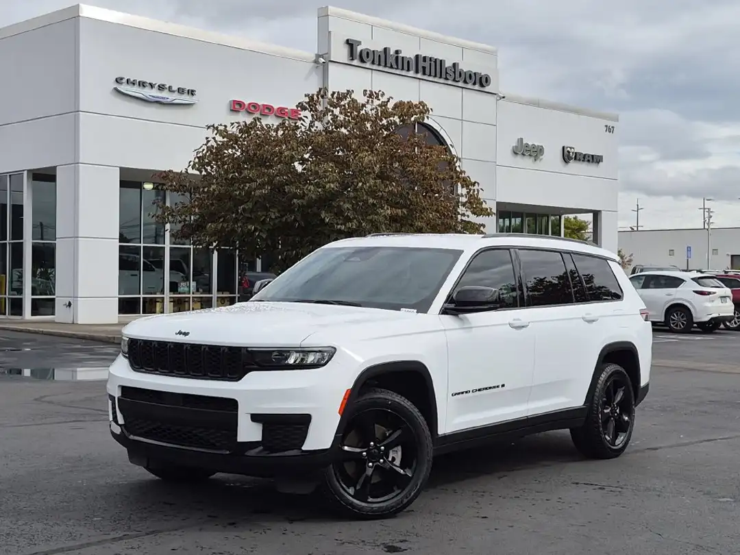 2023 Jeep Grand Cherokee L Altitude - Image 2