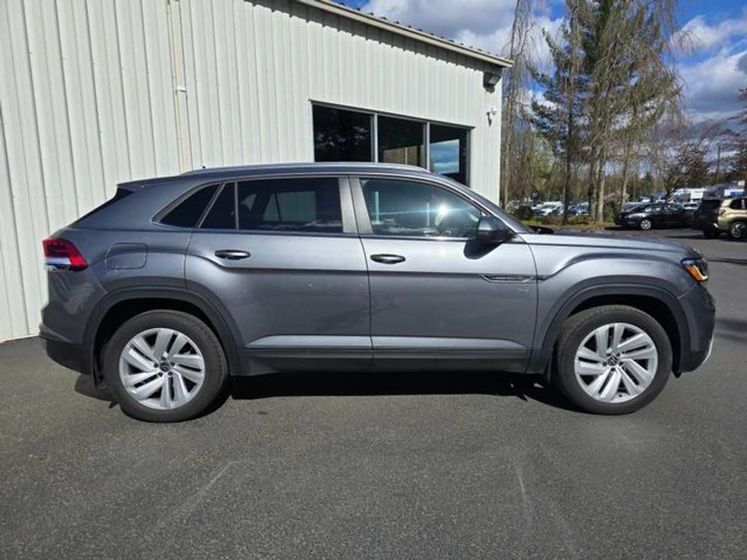 2023 Volkswagen Atlas Cross Sport 3.6L V6 SE w/Technology - Image 3